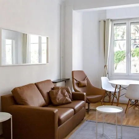 Apartment Cozy Furnished Studio Ideally Located In A Quiet Area In Center *