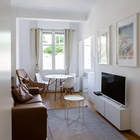 Cozy Furnished Studio Ideally Located In A Quiet Area In Center