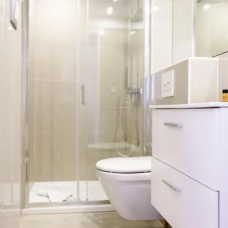 Cozy Furnished Studio Ideally Located In A Quiet Area In Center Apartment *