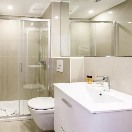 Cozy Furnished Studio Ideally Located In A Quiet Area In Center Apartment *