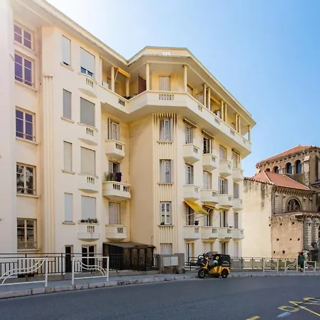 Apartment Cozy Furnished Studio Ideally Located In A Quiet Area In Center *